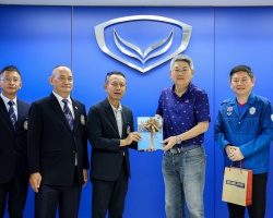 <strong>Read more about</strong><br />“พลเอก วิสุทธิ์” นำคณะเข้าขอบคุณ “คุณธารา” ผู้บริหารแกรนด์สปอร์ต “พลเอก วิสุทธิ์” นำคณะเข้าขอบคุณ “คุณธารา” ผู้บริหารแกรนด์สปอร์ต