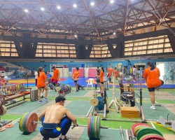 <strong>Read more about</strong><br />จอมพลังจากไทยซ้อมโค้งสุดท้าย-“เสธ.ยอด-มาดามบุษ” บินเชียร์ติดขอบสนาม จอมพลังจากไทยซ้อมโค้งสุดท้าย-“เสธ.ยอด-มาดามบุษ” บินเชียร์ติดขอบสนาม