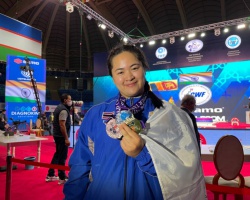 “ส้ม” ดวงอักษร ใจดี จอมพลังสาวไทย วัย 24 ปี คว้าส่งท้าย 1 เหรียญทอง 1 เหรียญเงิน 1 เหรียญทองแดง รุ่น 87 กิโลกรัมหญิง ส่งท้ายศึกยกน้ำหนักชิงแชมป์โลก 2021 ที่อุซเบกิสถาน