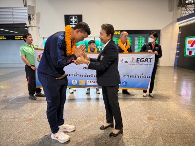 ทัพยกเหล็กชุดชิงชนะเลิศแห่งเอเชียหอบเหรียญกลับถึงไทยแล้ว Image 4
