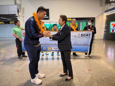 ทัพยกเหล็กชุดชิงชนะเลิศแห่งเอเชียหอบเหรียญกลับถึงไทยแล้ว Image 5