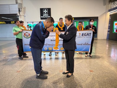 ทัพยกเหล็กชุดชิงชนะเลิศแห่งเอเชียหอบเหรียญกลับถึงไทยแล้ว Image 7
