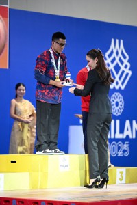 ทัพจอมพลังไทยเปิดฉากสวย “ฟ่าง” คว้าทองทุบสถิติโลก-สุรจนา กระ ... Image 1