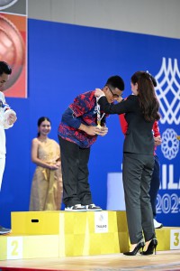 ทัพจอมพลังไทยเปิดฉากสวย “ฟ่าง” คว้าทองทุบสถิติโลก-สุรจนา กระ ... Image 2