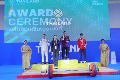 พลตรีหญิง ท่านผู้หญิงอรอนงค์ ปิยนาฏวชิรพัทธ์ เป็นประธานมอบเห ... Image 14