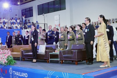 พลตรีหญิง ท่านผู้หญิงอรอนงค์ ปิยนาฏวชิรพัทธ์ เป็นประธานมอบเห ... Image 15