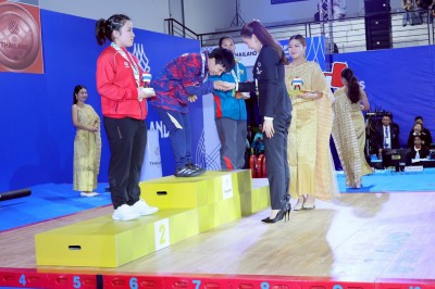 พลตรีหญิง ท่านผู้หญิงอรอนงค์ ปิยนาฏวชิรพัทธ์ เป็นประธานมอบเห ... Image 19