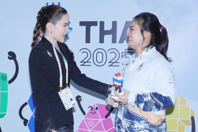 พลตรีหญิง ท่านผู้หญิงอรอนงค์ ปิยนาฏวชิรพัทธ์ เป็นประธานมอบเห ... Image 4