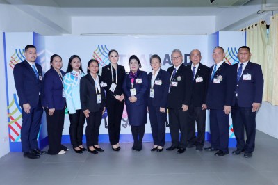 พลตรีหญิง ท่านผู้หญิงอรอนงค์ ปิยนาฏวชิรพัทธ์ เป็นประธานมอบเห ... Image 5