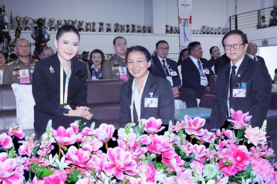 พลตรีหญิง ท่านผู้หญิงอรอนงค์ ปิยนาฏวชิรพัทธ์ เป็นประธานมอบเห ... Image 15