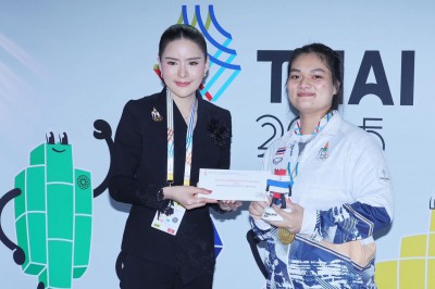 พลตรีหญิง ท่านผู้หญิงอรอนงค์ ปิยนาฏวชิรพัทธ์ เป็นประธานมอบเห ... Image 29