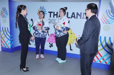 พลตรีหญิง ท่านผู้หญิงอรอนงค์ ปิยนาฏวชิรพัทธ์ เป็นประธานมอบเห ... Image 31