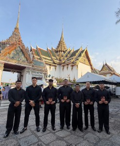 ทีมยกน้ำหนักวางพวงมาลา ถวายราชสักการะพระบรมศพ สมเด็จพระนางเจ ... Image 4