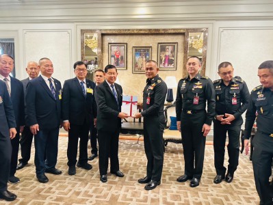 สมาคมกีฬายกน้ำหนักฯ-ชมรมกอล์ฟเพื่อนพี่ยอด มอบ 1 ล. สร้างบังเ ... Image 7