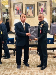 สมาคมกีฬายกน้ำหนักฯ-ชมรมกอล์ฟเพื่อนพี่ยอด มอบ 1 ล. สร้างบังเ ... Image 10