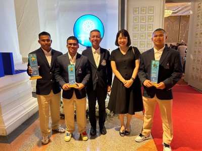 3 จอมพลังรับมอบโล่เกียรติคุณงาน “คืนที่ดาวพราวฟ้า” Image 1