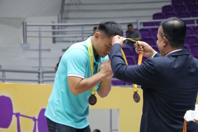 “เวฟ” โชว์กระชาก 3 เหรียญทอง-“ธีระวัตร-บุศยา” ฟอร์มเฉียบคว้า ... Image 49