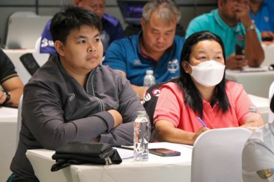 ผู้ฝึกสอนยกน้ำหนักอบรมเข้มข้นเน้นเขียนโปรแกรมฝึกซ้อมและจิตวิ ... Image 6