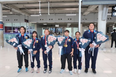 ทัพยกน้ำหนักไทยชุดเยาวชนโลกหอบเหรียญรางวัลกลับถึงบ้านแล้ว Image 3