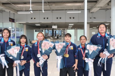 ทัพยกน้ำหนักไทยชุดเยาวชนโลกหอบเหรียญรางวัลกลับถึงบ้านแล้ว Image 4